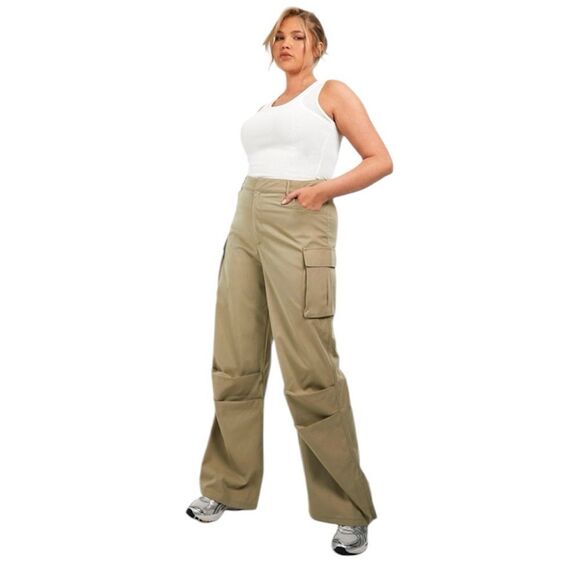 NWT Boohoo Plus Ruched Detail Cargo Pants in Washed Khaki Size 16 - Picture 2 of 12